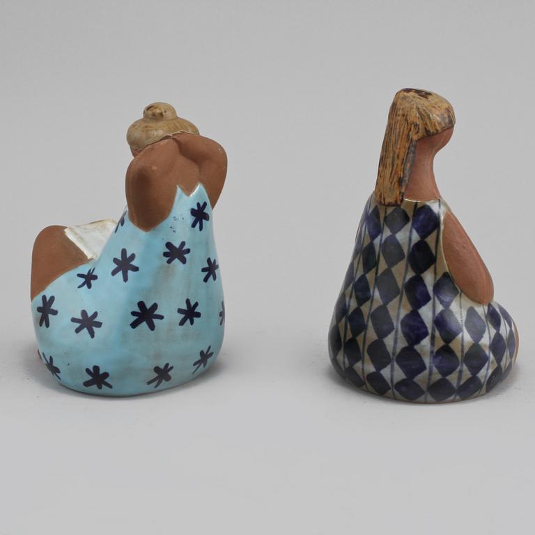 FIGURINER, 2 st, stengods,ur "ABC-flickorna", Lisa Larson, Gustavsberg. 1900-talets andra hälft.