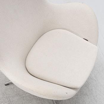 Arne Jacobsen, armchair with footstool, "The Egg", Fritz Hansen, Denmark, 2017.