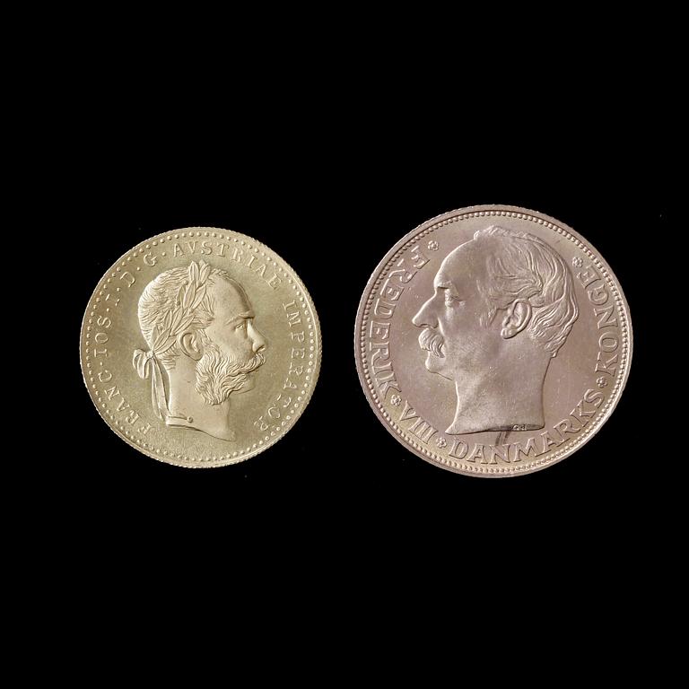 MYNT, 2 st, guld, 20 kroner Danmark 1909 resp  Österrike-Ungern 1915. Totalvikt ca 12,5 gram.