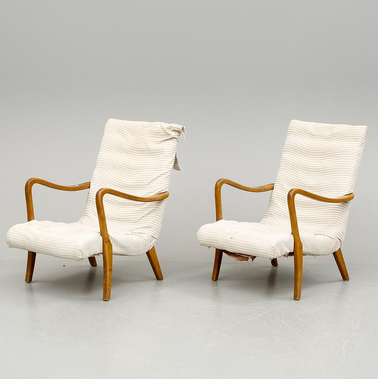 FÅTÖLJER, ett par. Möjligen Axel Larsson för Svenska Möbelfabrikerna i Bodafors, 1940-tal.