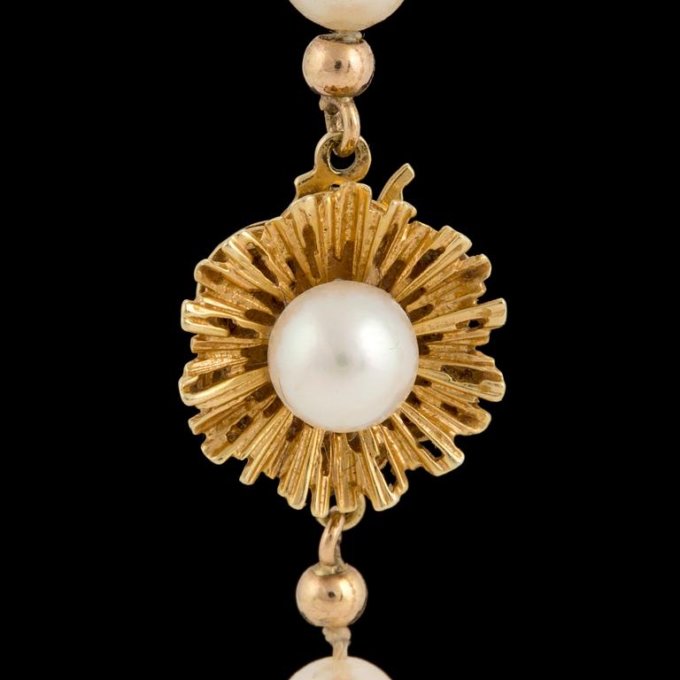 A cultured salt water pearl necklace, gold clasp.