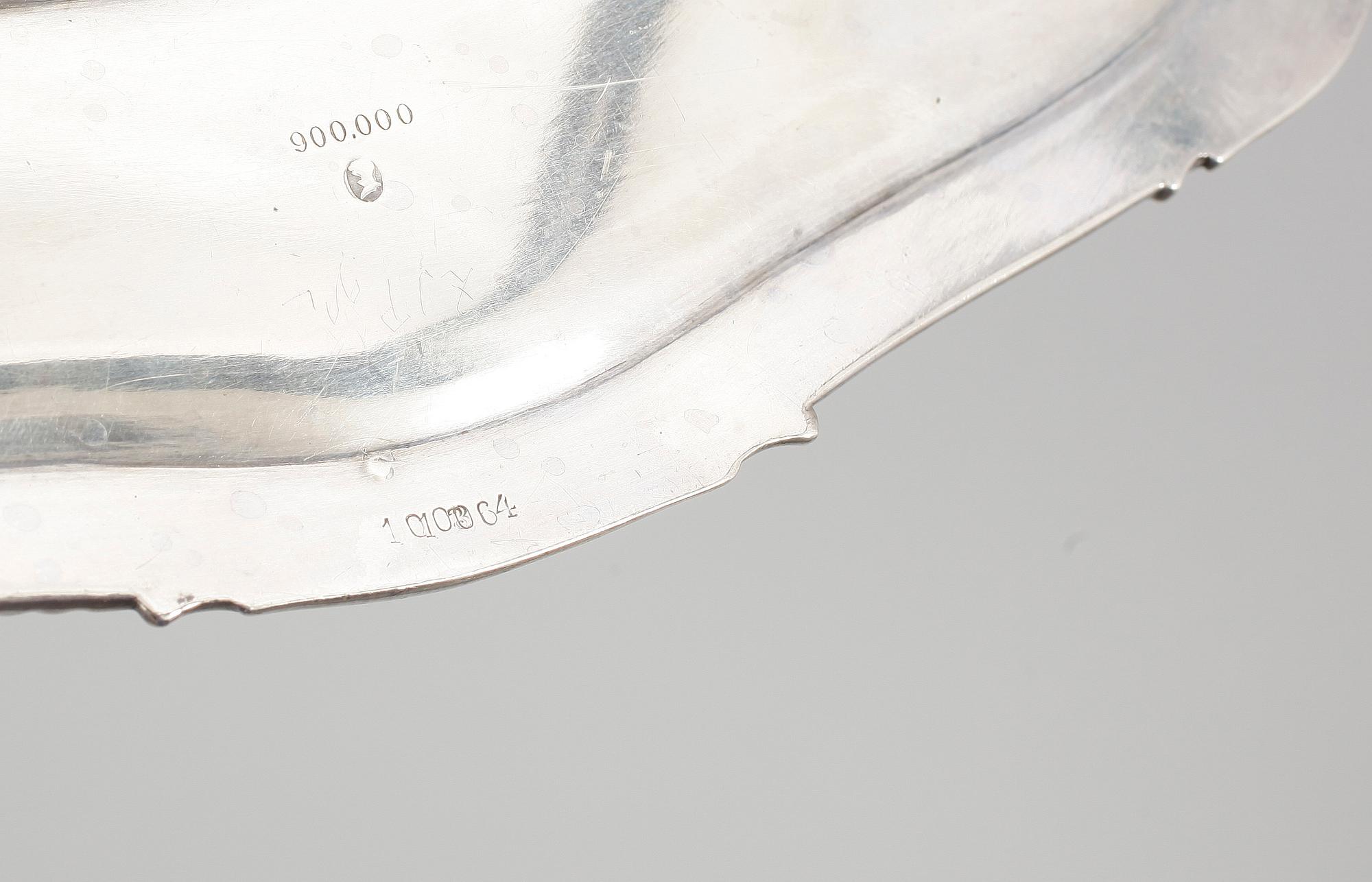 FAT, silver, rokokostil, svenska importstämplar. Vikt 960 gr.