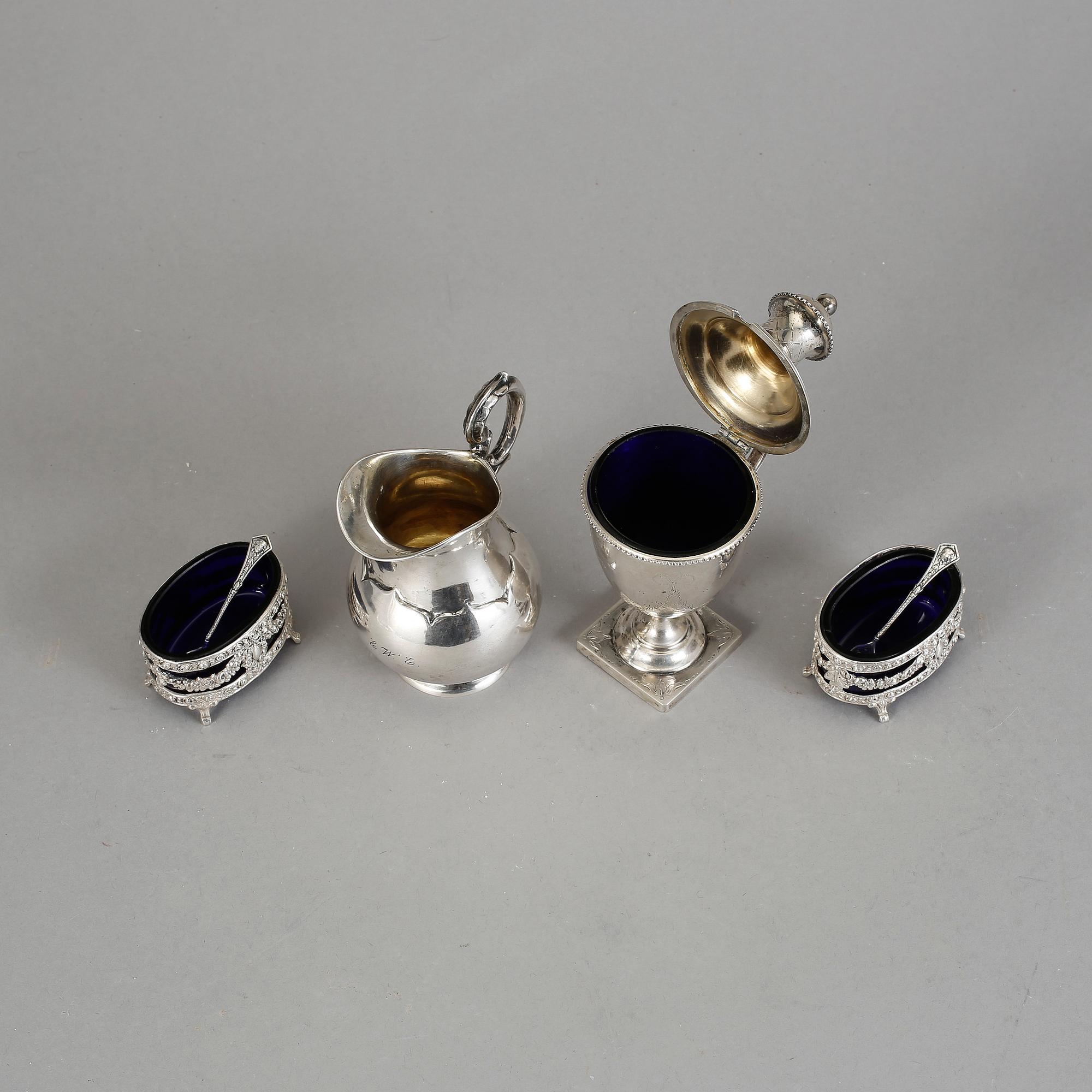 PARTI SILVER, 4 delar, 1800-1900-tal. Bla Christopher Creutz, Stockholm. Total silvervikt ca 246 g.