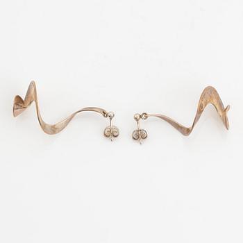 Vivianna Torun Bülow-Hübe, örhängen, "Möbius", sterlingsilver, Georg Jensen, Danmark.