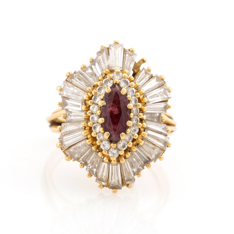 Ring in 18K gold with a marquise-cut red stone and baguette-cut diamonds.