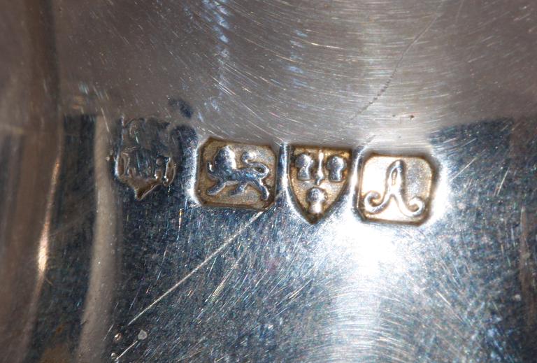 GRÄDDKANNA SAMT SOCKERSKÅL, silver, England, bla Chester 1901.