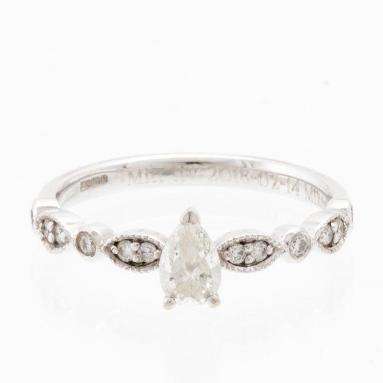 Ring in 18K white gold set with a pear-shaped diamond and round brilliant-cut diamonds, Van Bruun.