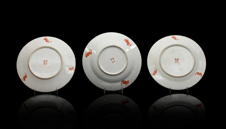 TALLRIKAR, 3 st, samt DJUP TALLRIK, porslin, Kina, Republik, 1900-talets början.