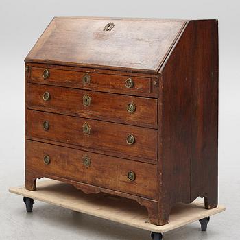 Slant-front chest of drawers, early 19th century.