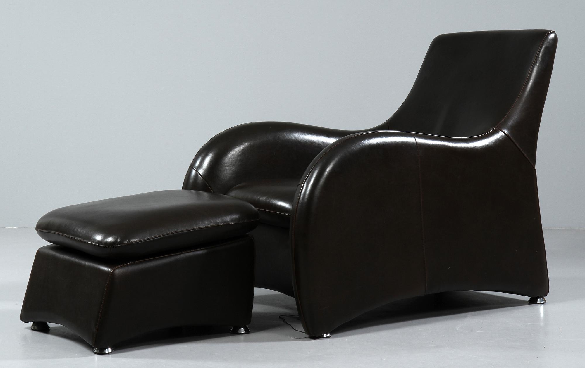 FÅTÖLJ SAMT FOTPALL, kopia efter "Loge", Gerard Van den Berg, modellen formgiven 1989.