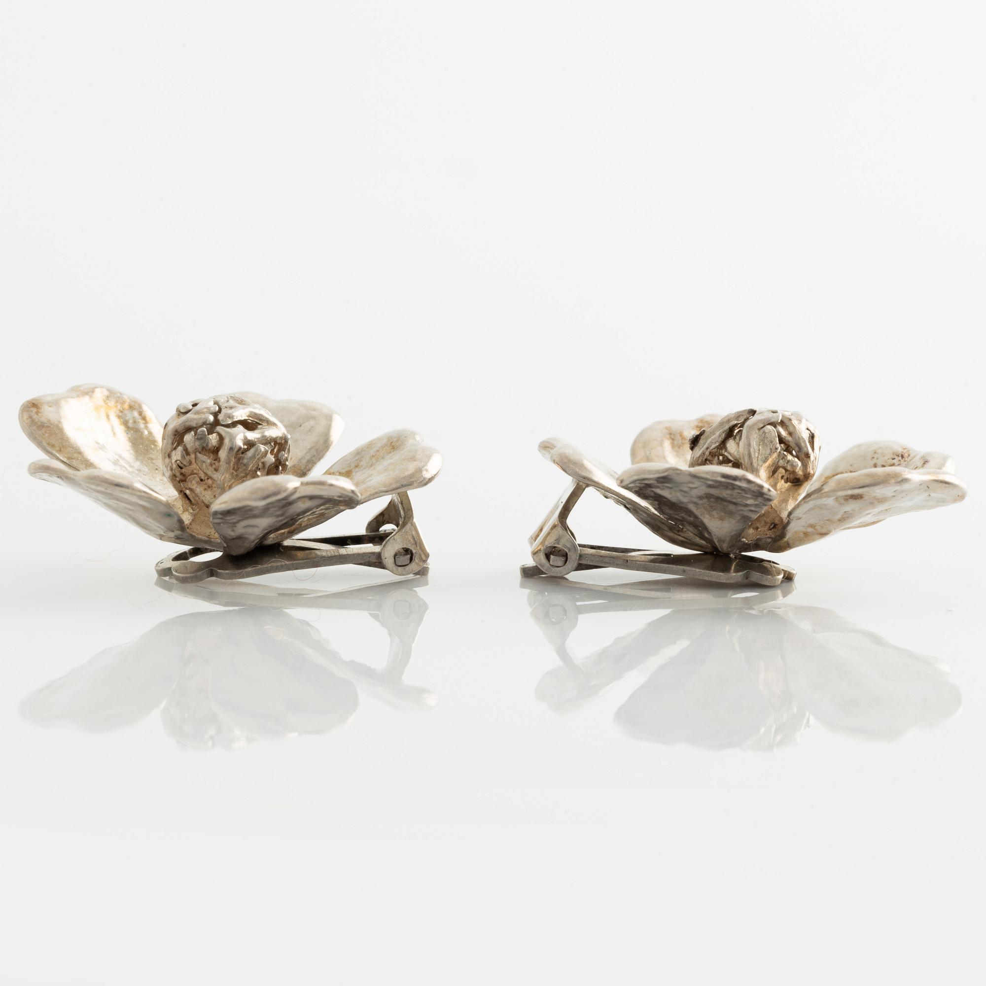 Peter von Post. Jewelry set with earrings, pendant, and ring, silver.