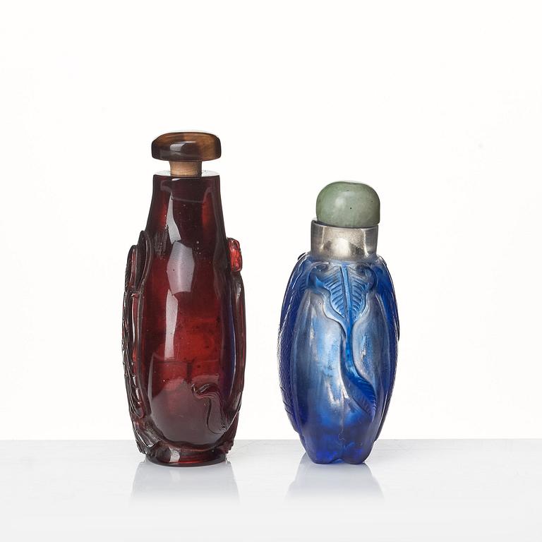 A set of two peking glass snuffbottles, late Qing dynasty.