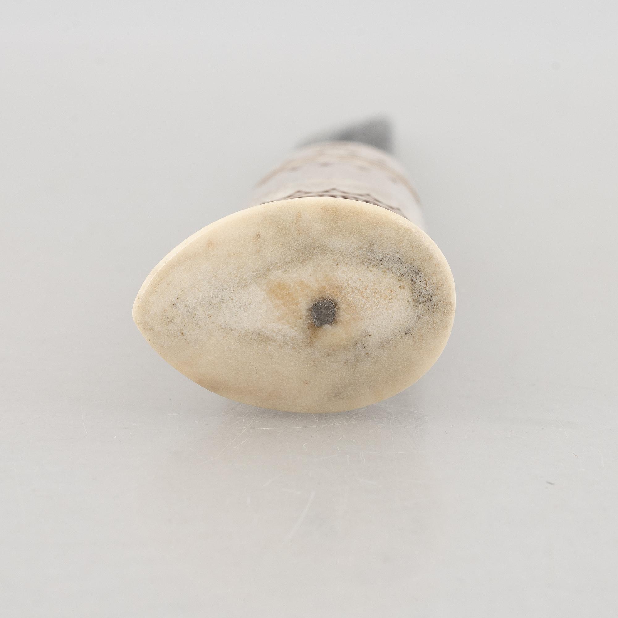 Tore Sunna, a reindeer horn knife.
