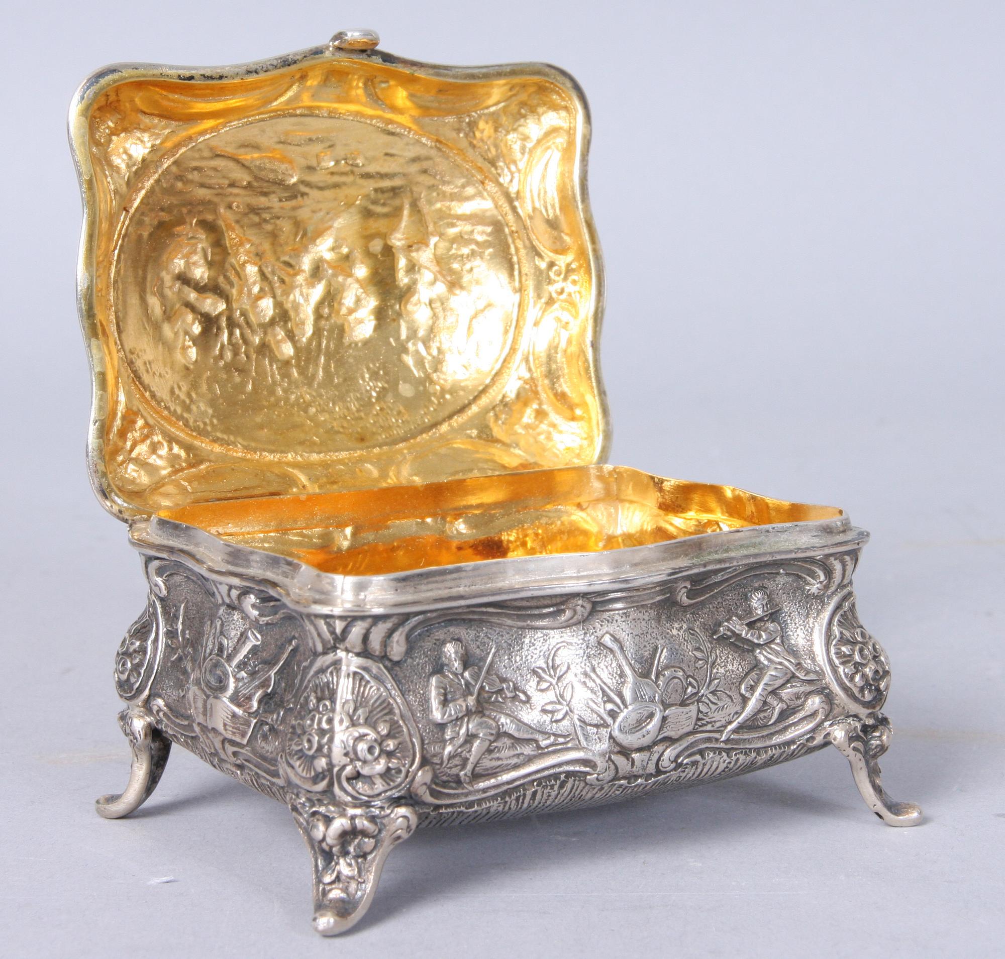 LOCKASK samt GALLERFAT, silver, importstämplar. 302 gram.