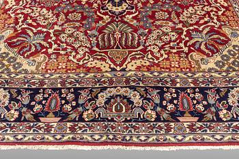 A pictoral Najafabad carpet, ca 448 x 287 cm.