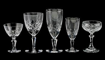 GLASSERVISDELAR, 89 st, mestadels "Karolina", Orrefors,1900-talets andra hälft.