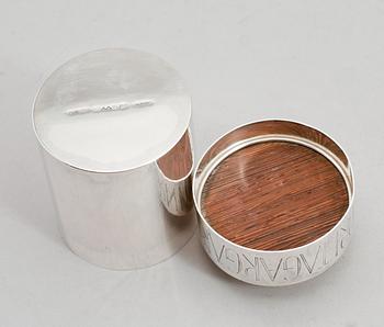DOSA, silver, Kerstin Öhlin, 1974. Vikt ca 375 g med lockets träinsats.