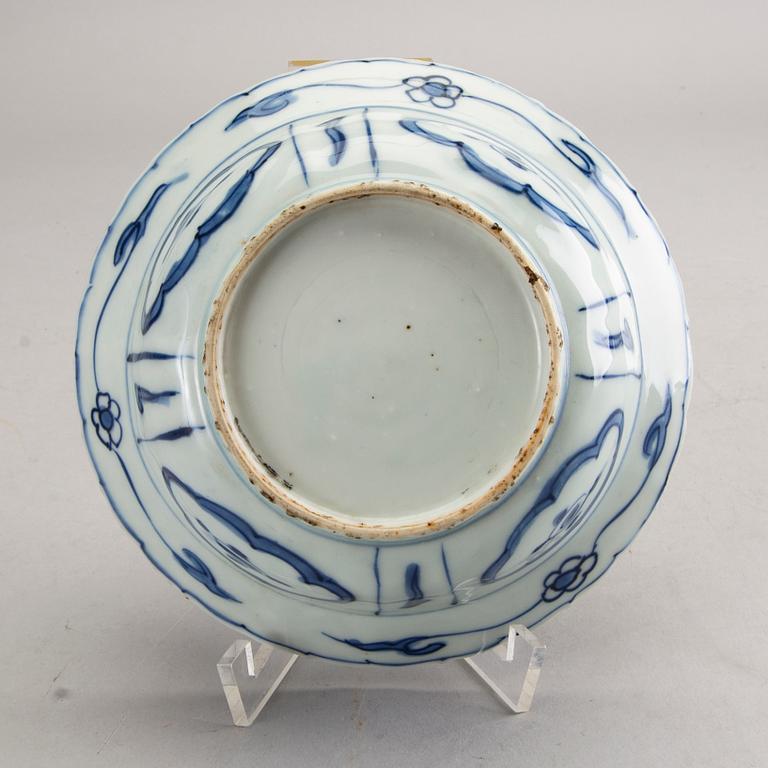 A Chinese kraak porcelain Ming dynasty Wanli bowl.