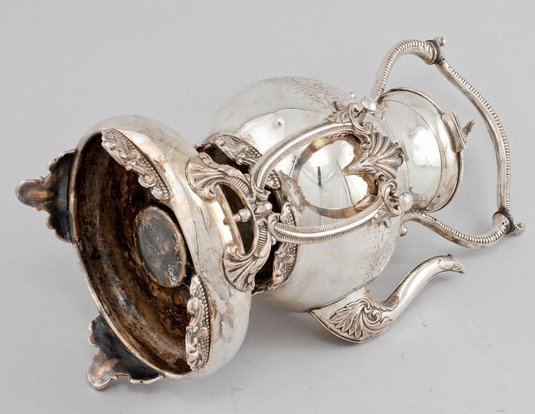 SAMOVAR PÅ RECHAUD, nysilver, omkring 1900.