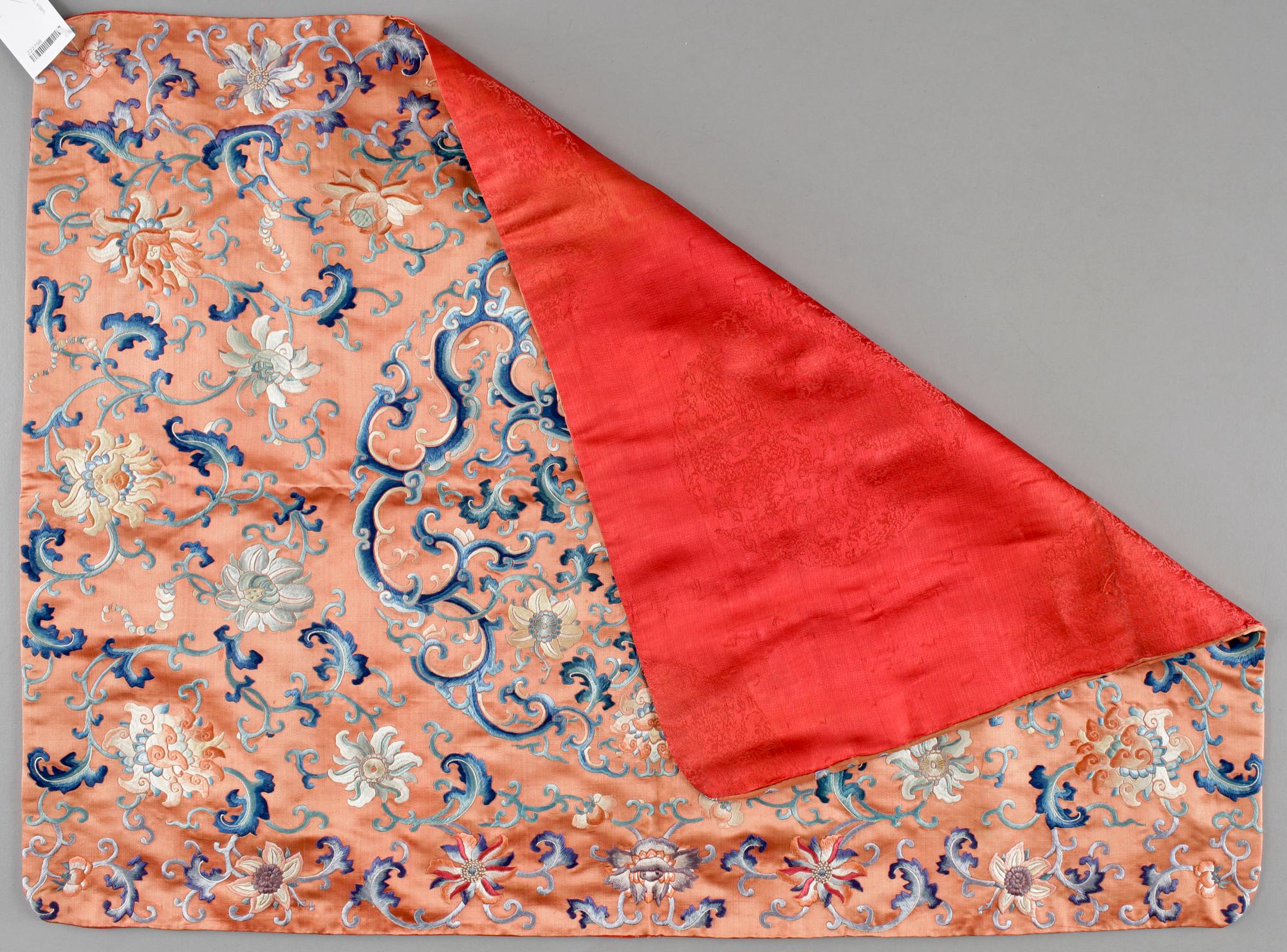 TEXTILIER, 3 st, siden, Kina, 1900-tal.