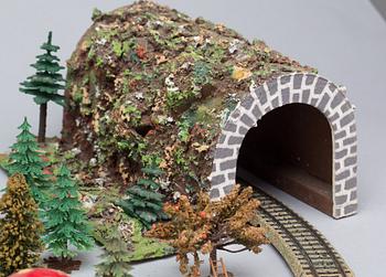 PARTI RÄLSAR, TRANSFORMATORER, HUS, TRÄD, M.M, Märklin, Tyskland. 1900-talets mitt/andra hälft.