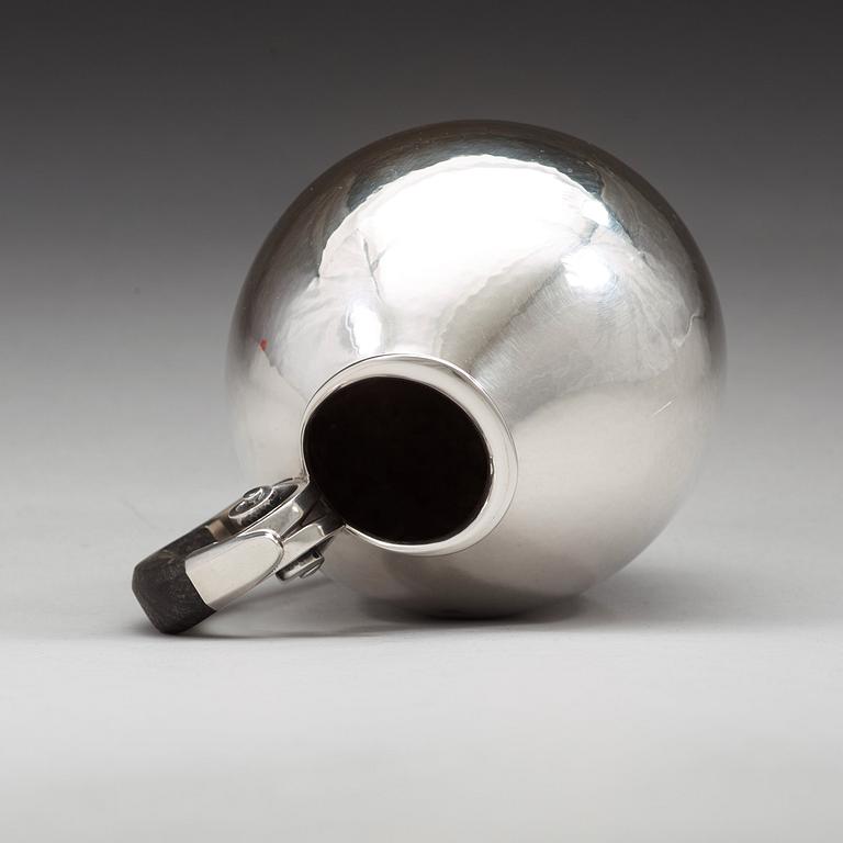Johan Rohde, kanna, Georg Jensen, Köpenhamn 1933-44, design nr 653, sterling.