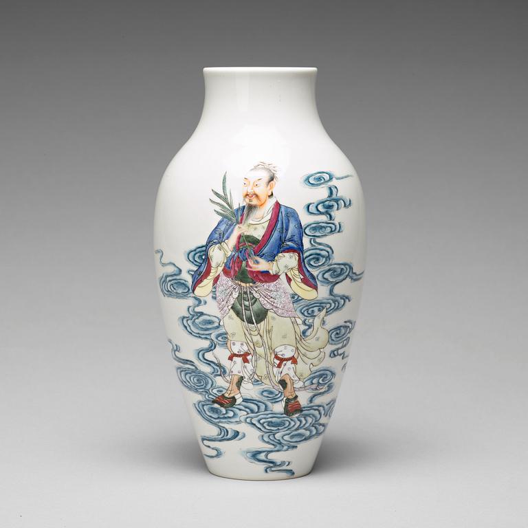 A Chinese vase, 20th Century.