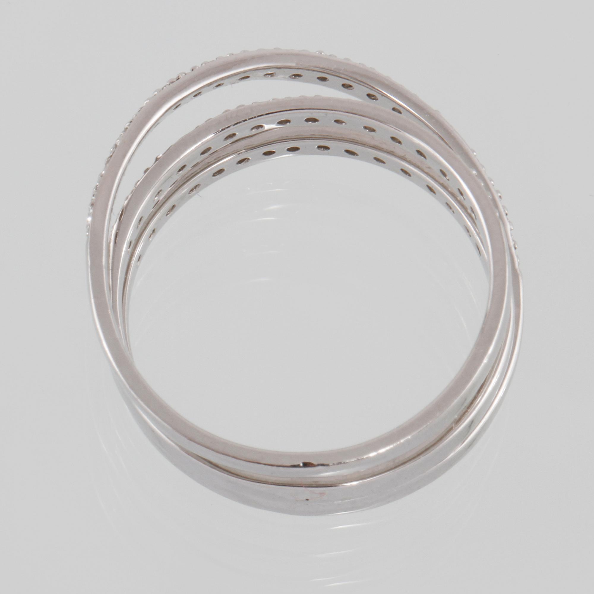 RING, 18K vitguld med briljantslipade diamanter 0.27 ct. Vikt 3,9 gram.