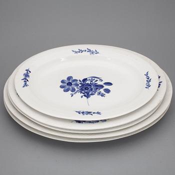 SERVISDELAR, ca160+8 delar, porslin, "Blå blomst", Royal Copenhagen, 1900-tal.