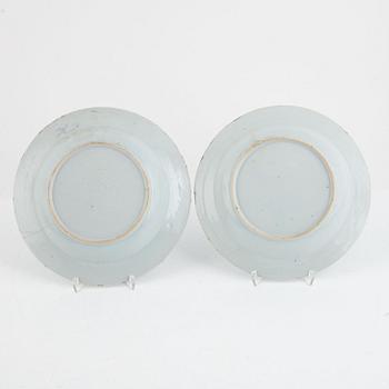 Two plates, two soup dishes and a serving dish, export porcelain, Qing Dynasty, Qianlong (1736-95).