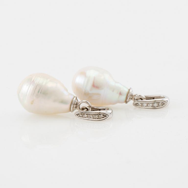 Earrings 14K white gold with South Sea pearls and brilliant-cut diamonds.