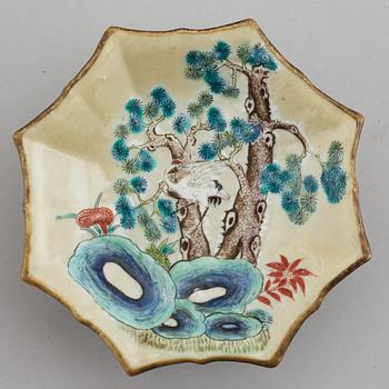 A famille rose table lamp made out of a lantern, and a teapot, dish and jar, late Qing dynasty.