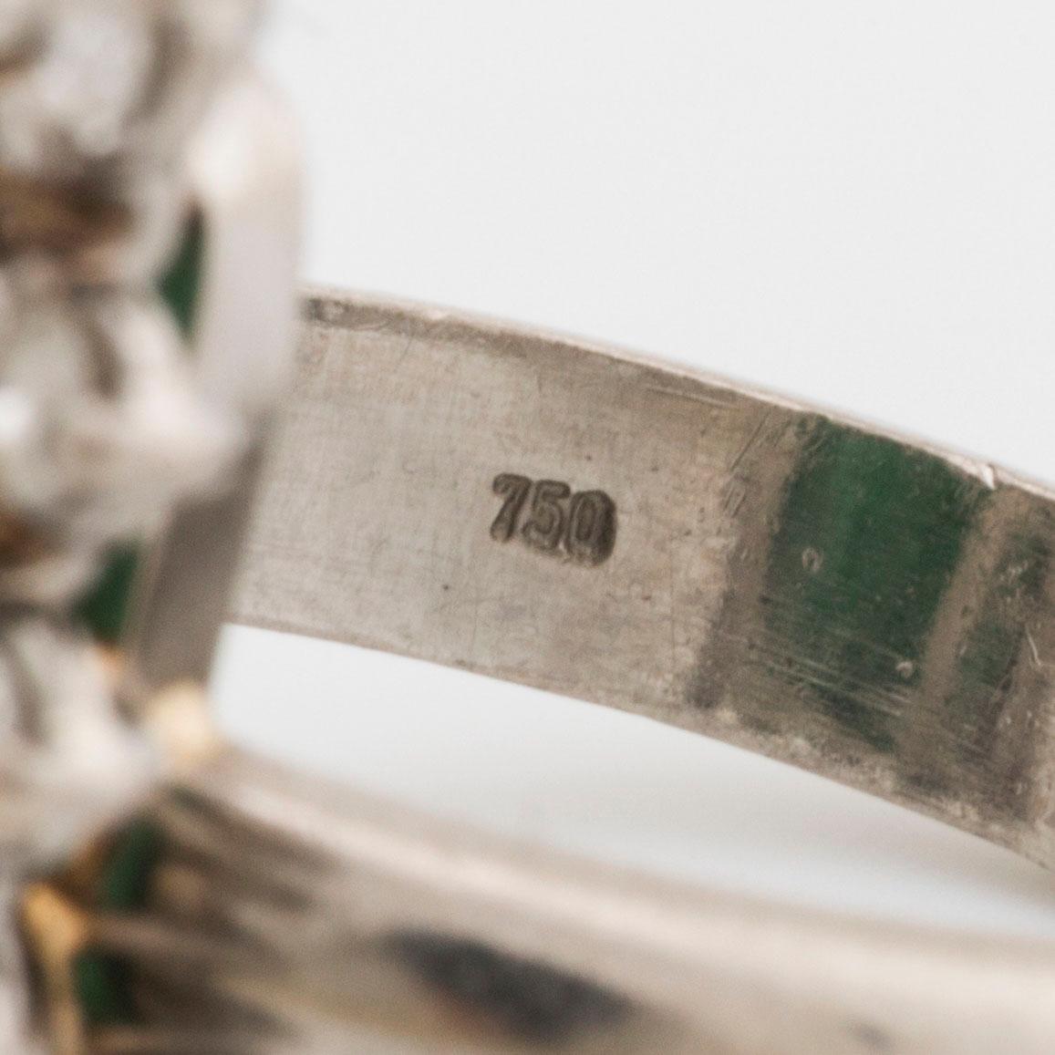 RING 18k vitguld m 1 grön turmalin ca 18 x 12 mm och diamanter 8/8 ca 0,50 ct.