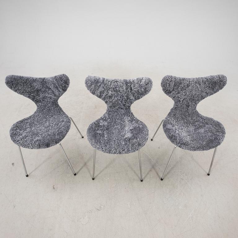 Arne Jacobsen, a set of six "Måsen/Liljan" sheepskin chairs from Fritz Hansen Denmark.