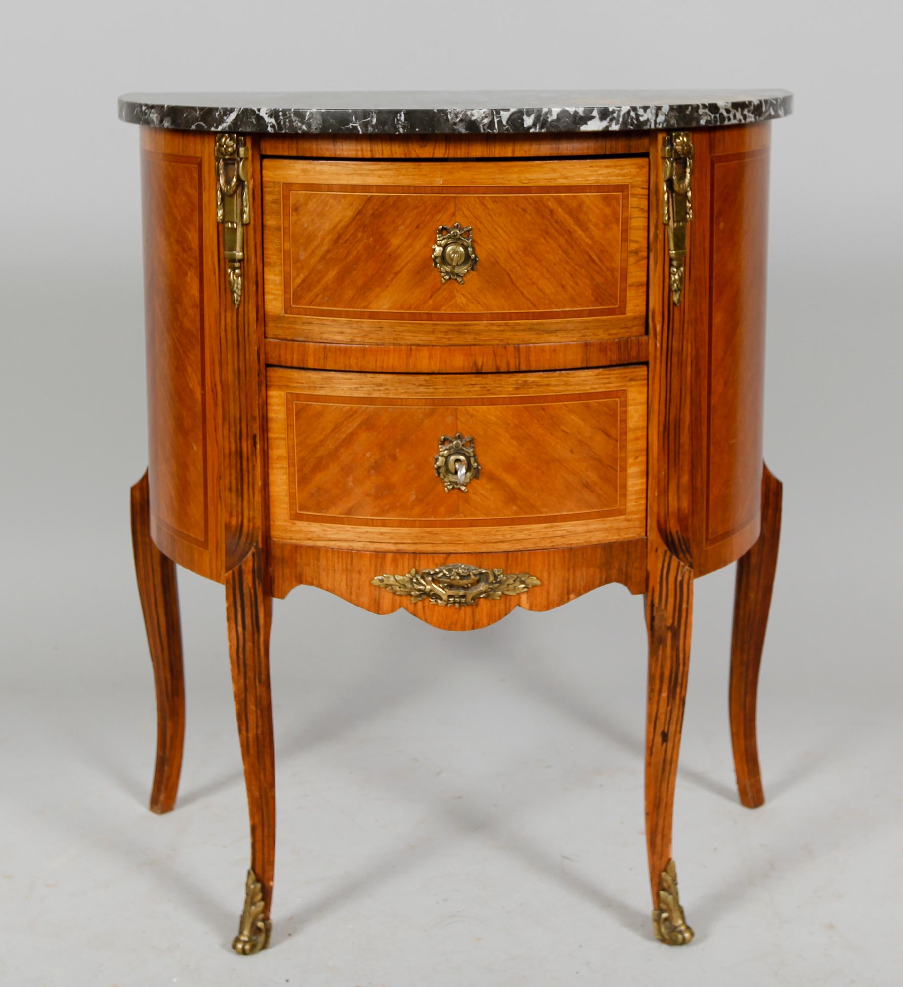 BYRÅ, gustaviansk stil, 1900-tal.