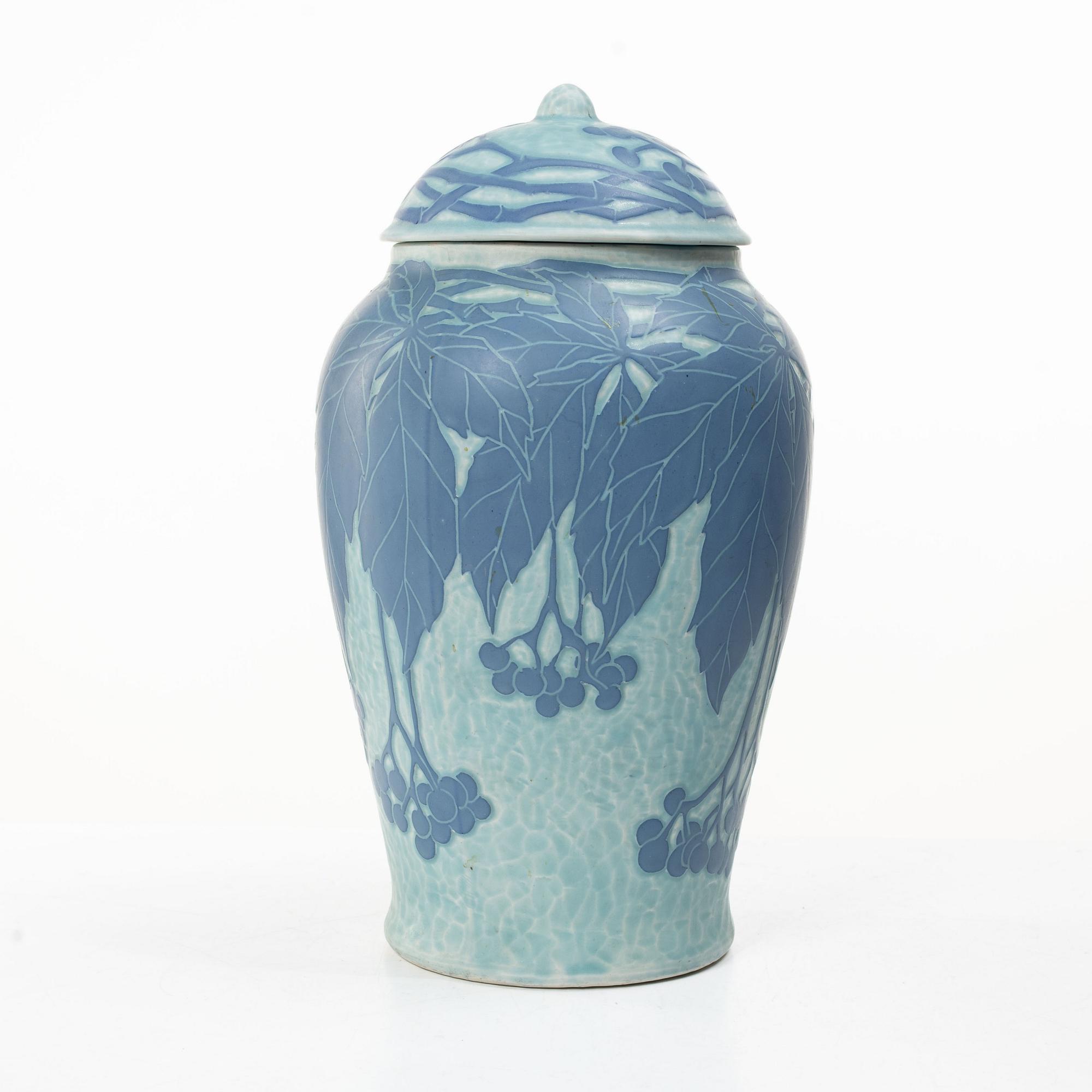 Josef Ekberg, A 'Sgrafitto' lidded creamware urn, Gustavsberg, 1924.