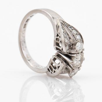 Ring, 18k white gold with brilliant-cut diamonds.