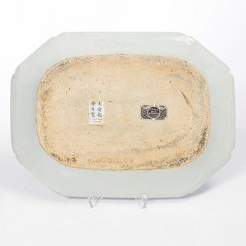 A Chinese blue and white porcelain tureen with cover and a serving dish, Qing dynasty, Qianlong and Jiaqing.