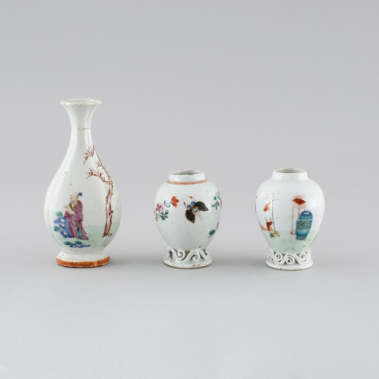 Three chinese vases, 18th century.