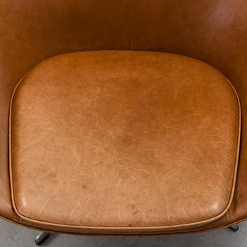 ARNE JACOBSEN, a brown leather 'Egg' chair, Denmark, designed in 1963.