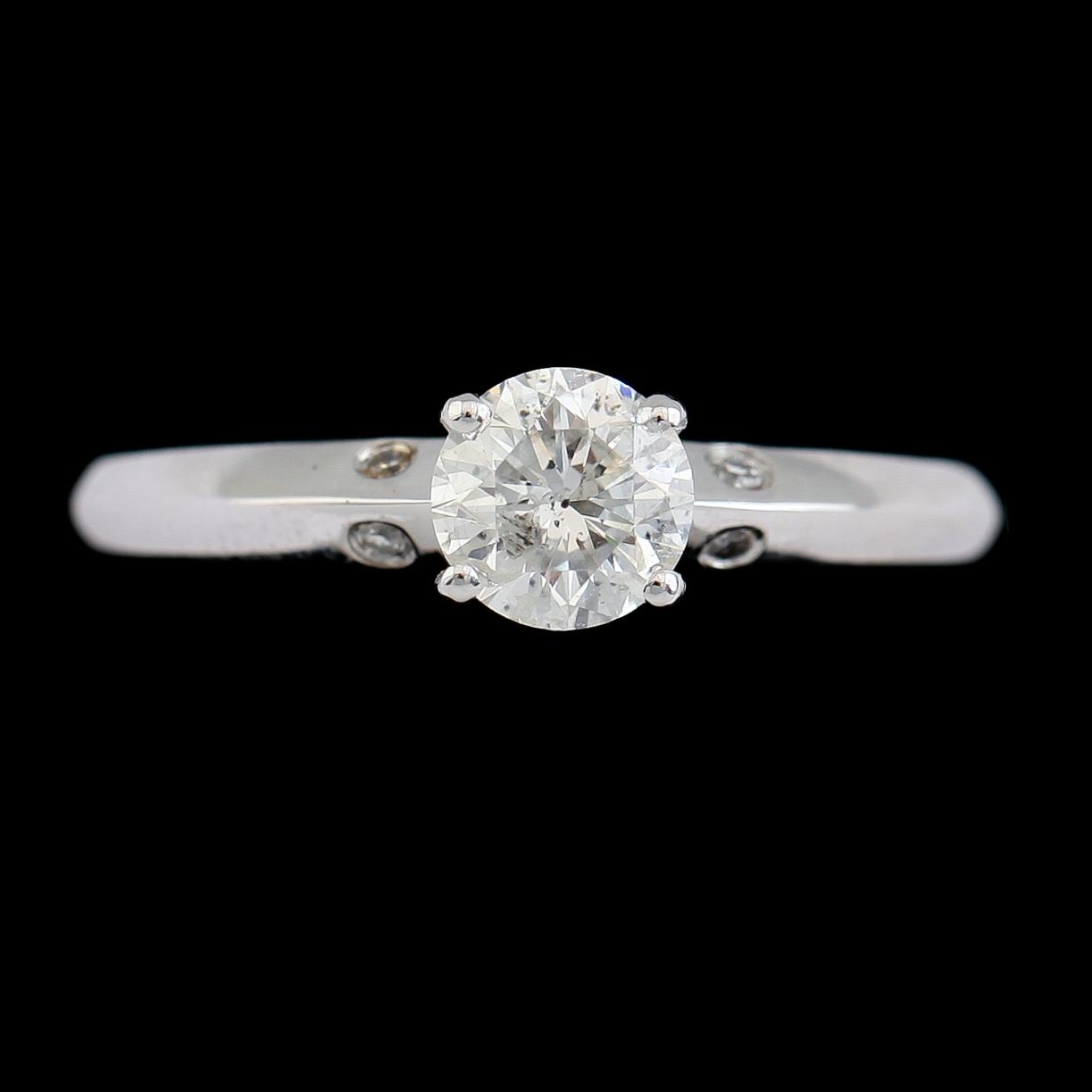 RING, 18K vitguld, diamanter tot ca 0.77 ct.
