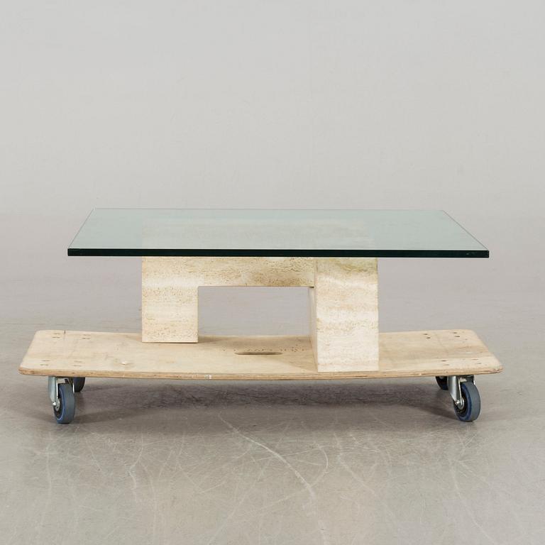 A GLASS TOP COFFEE TABLE.