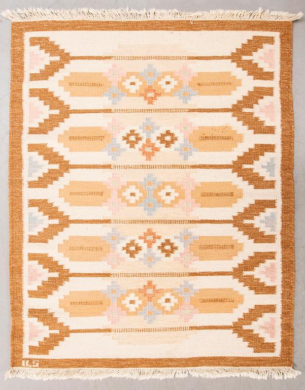 A flat weave carpet signed ILS, Alestalon Mattokutomo, Kauhava, Finland. ca 197x139 cm.