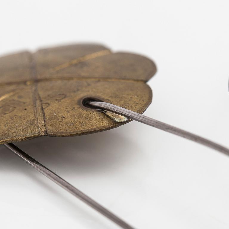 Alexander Calder, flower brooch, 1940.