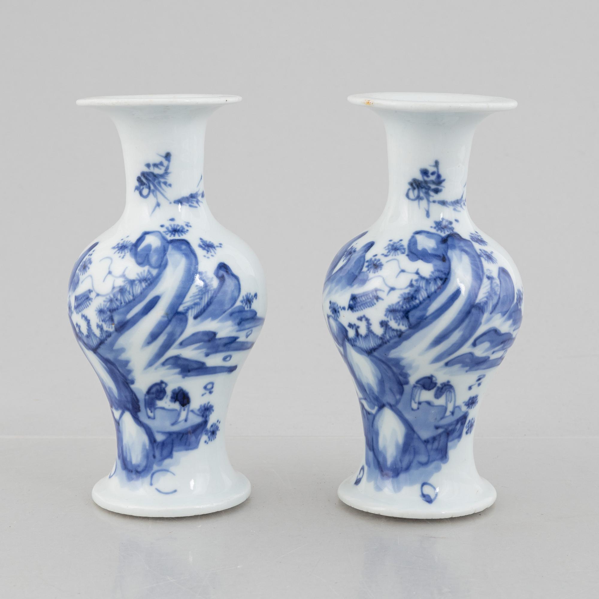 Vaser, ett par, porslin, Qingdynastin, 1800-tal.