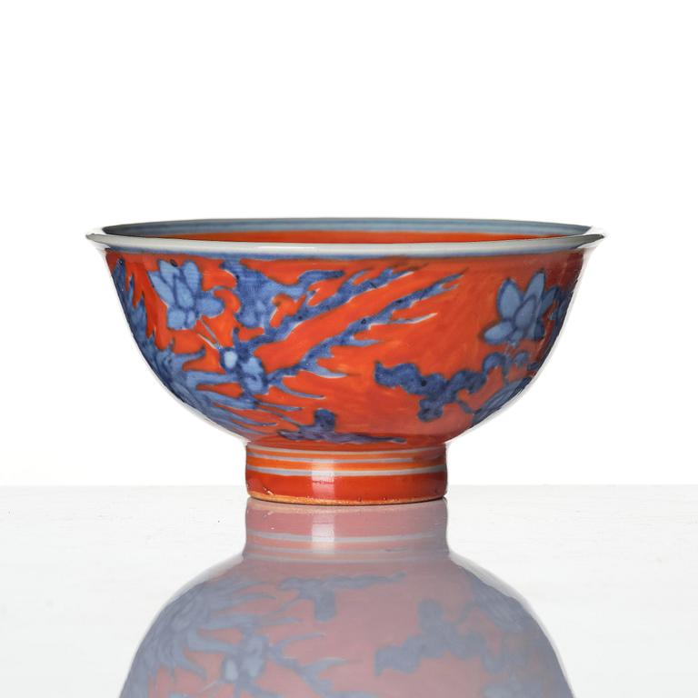 A small blue and white phoenix cup, Qing dynasty, 19th century.