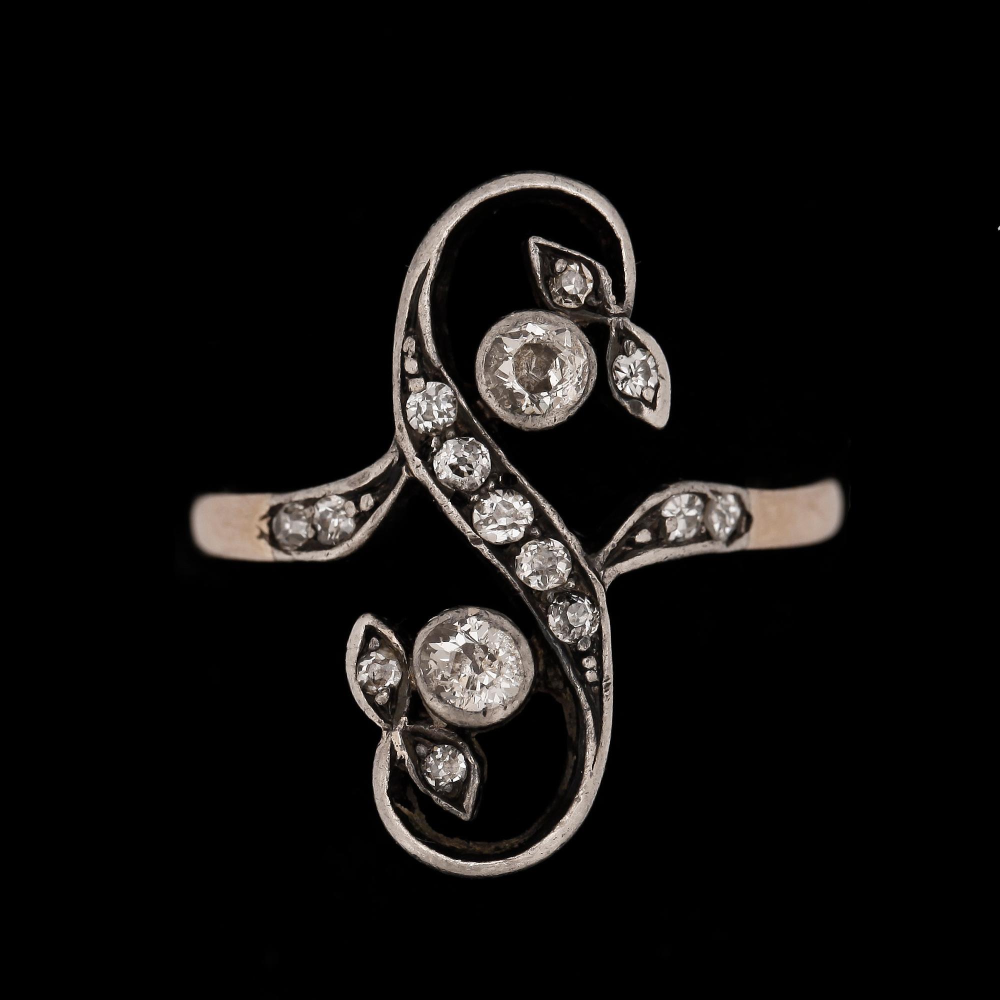 RING, 18k guld med antikslipade diamanter. Vikt ca 4,4 gram.