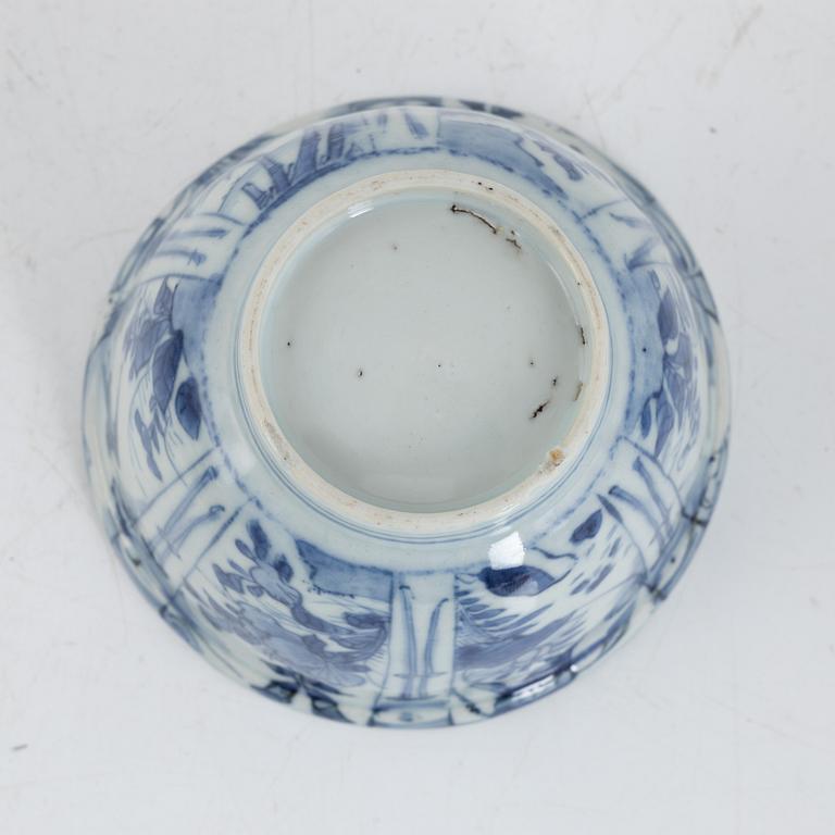 A blue and white kraak bowl, Ming dynasty, Wanli (1572-1620).