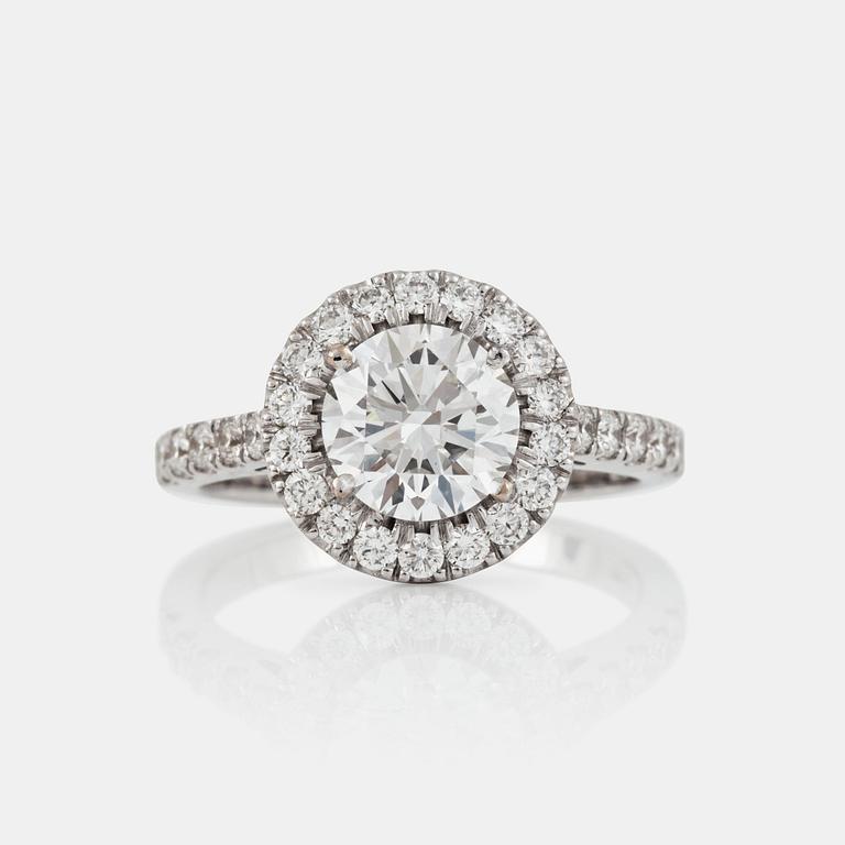RING med briljantslipade diamanter. Mittsten 1.65 ct E/IF Excellent cut, enligt certifikat från GIA.
