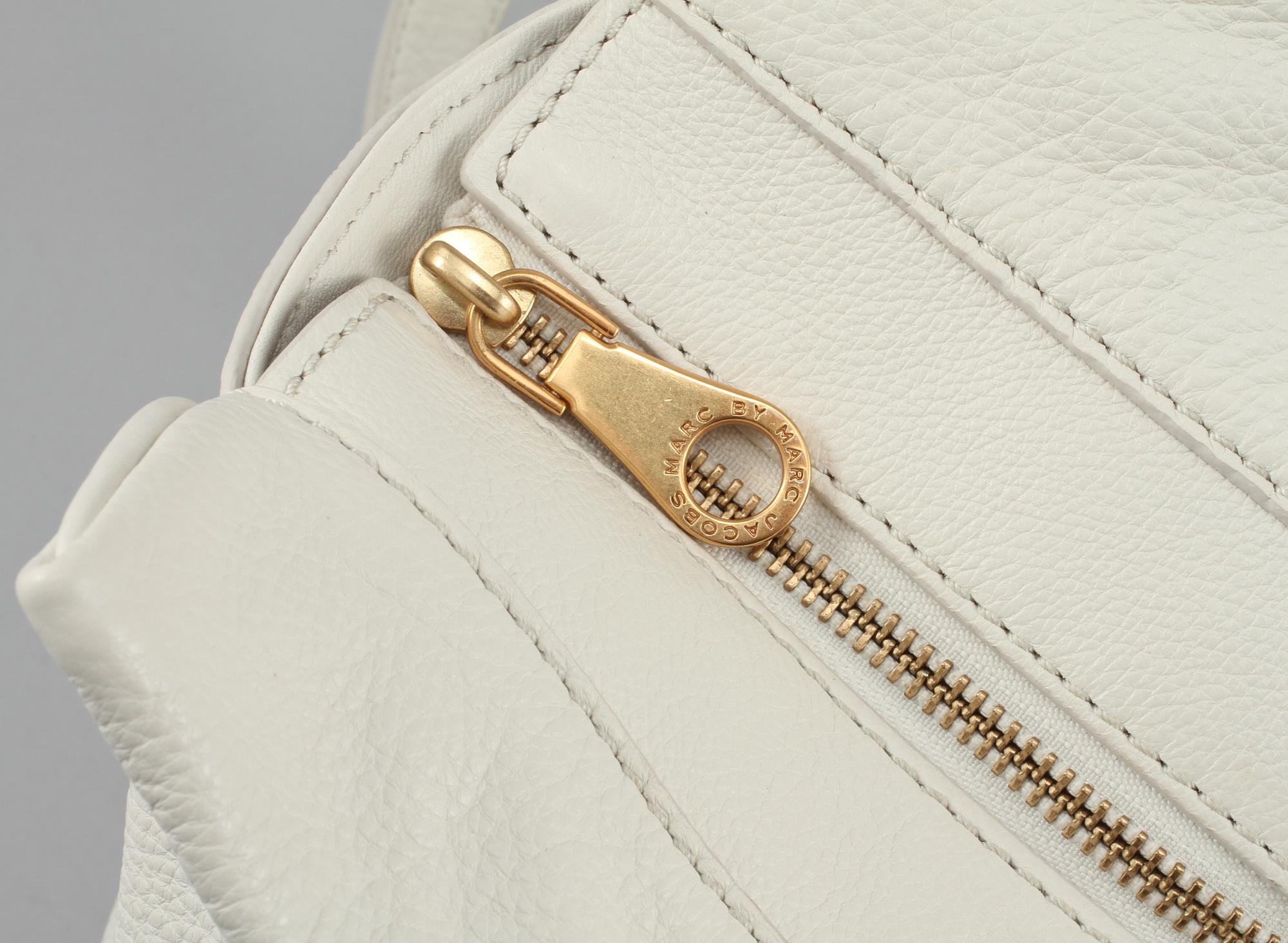 VÄSKA, "Too hot to handle", Marc by Marc Jacobs.